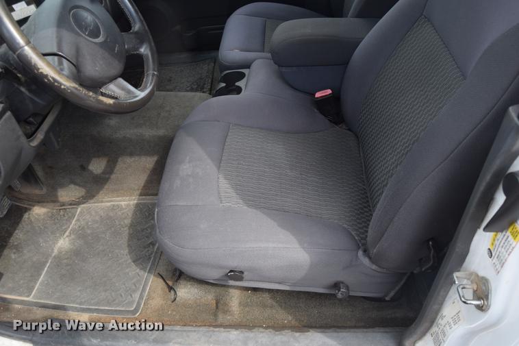 image for item L2519 2006 Chevrolet Colorado Ext. Cab pickup truck