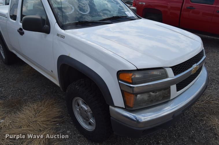 image for item L2519 2006 Chevrolet Colorado Ext. Cab pickup truck