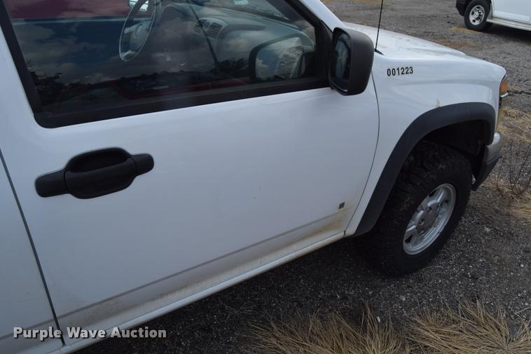 image for item L2519 2006 Chevrolet Colorado Ext. Cab pickup truck