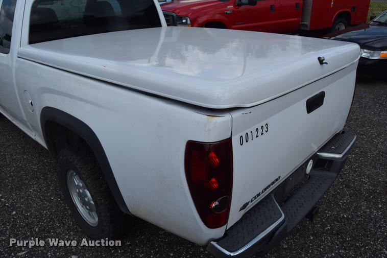 image for item L2519 2006 Chevrolet Colorado Ext. Cab pickup truck