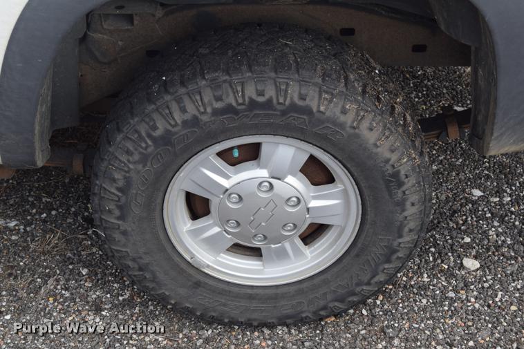 image for item L2519 2006 Chevrolet Colorado Ext. Cab pickup truck