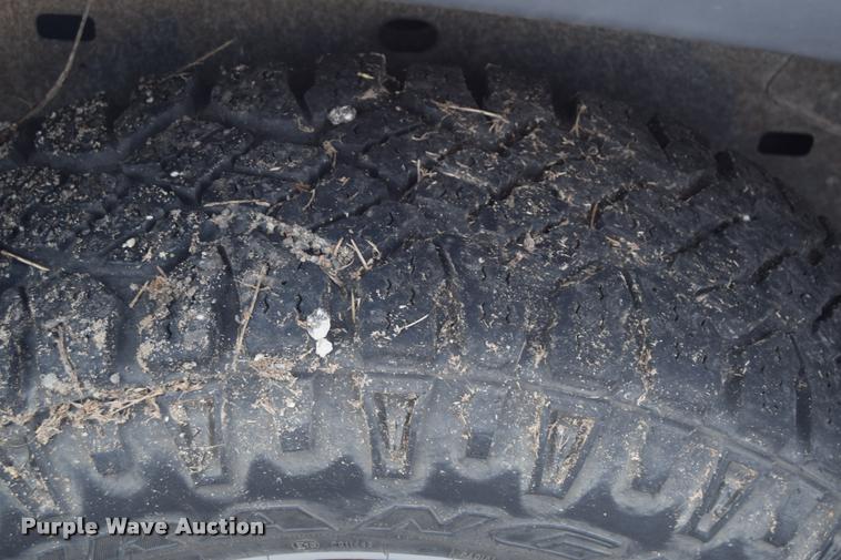 image for item L2519 2006 Chevrolet Colorado Ext. Cab pickup truck