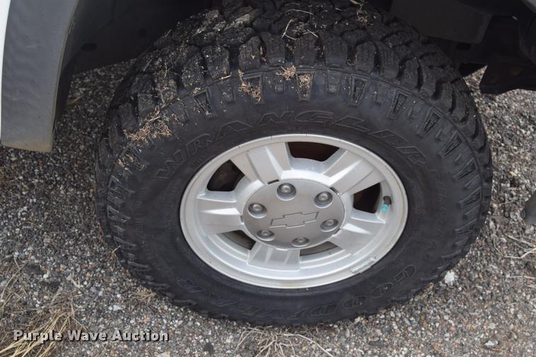 image for item L2519 2006 Chevrolet Colorado Ext. Cab pickup truck