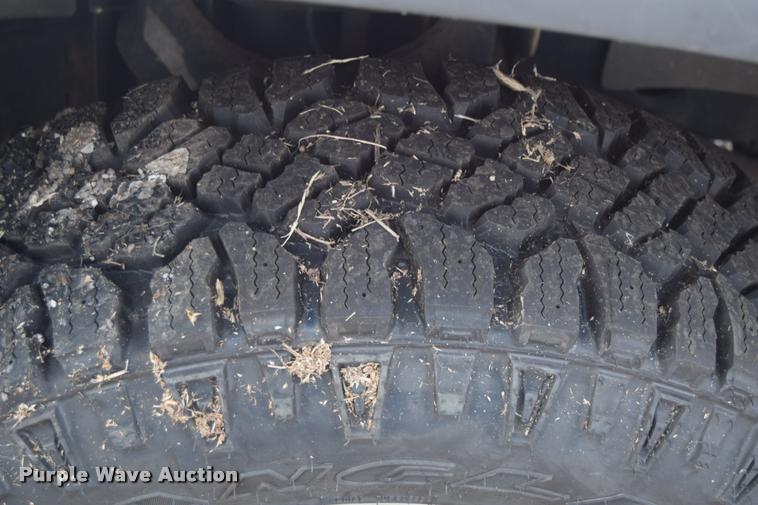 image for item L2519 2006 Chevrolet Colorado Ext. Cab pickup truck