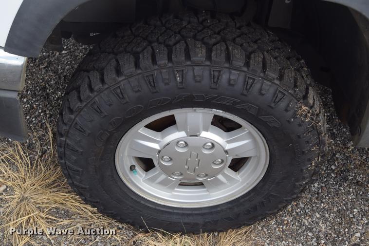 image for item L2519 2006 Chevrolet Colorado Ext. Cab pickup truck