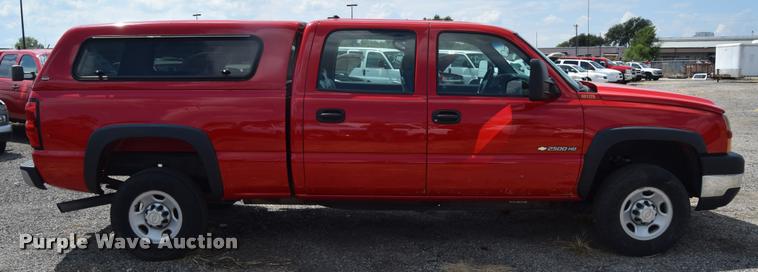 image for item L2520 2006 Chevrolet Silverado 2500HD Crew Cab pickup truck