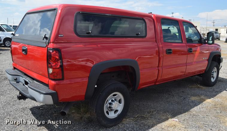 image for item L2520 2006 Chevrolet Silverado 2500HD Crew Cab pickup truck