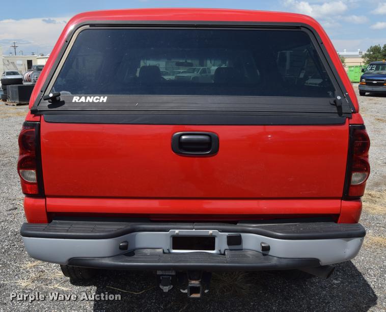 image for item L2520 2006 Chevrolet Silverado 2500HD Crew Cab pickup truck