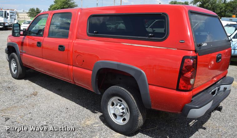 image for item L2520 2006 Chevrolet Silverado 2500HD Crew Cab pickup truck