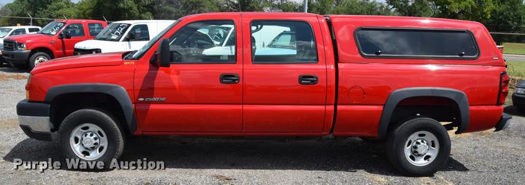 image for item L2520 2006 Chevrolet Silverado 2500HD Crew Cab pickup truck