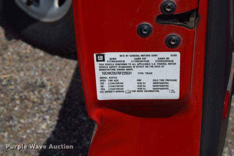 image for item L2520 2006 Chevrolet Silverado 2500HD Crew Cab pickup truck