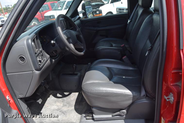 image for item L2520 2006 Chevrolet Silverado 2500HD Crew Cab pickup truck