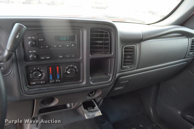 image for item L2520 2006 Chevrolet Silverado 2500HD Crew Cab pickup truck