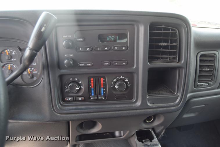 image for item L2520 2006 Chevrolet Silverado 2500HD Crew Cab pickup truck