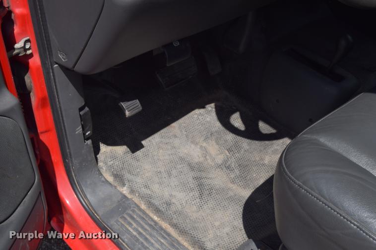 image for item L2520 2006 Chevrolet Silverado 2500HD Crew Cab pickup truck