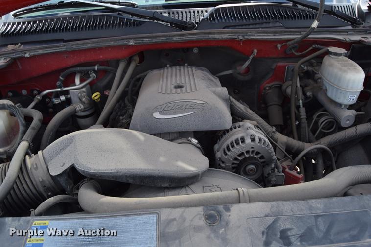 image for item L2520 2006 Chevrolet Silverado 2500HD Crew Cab pickup truck