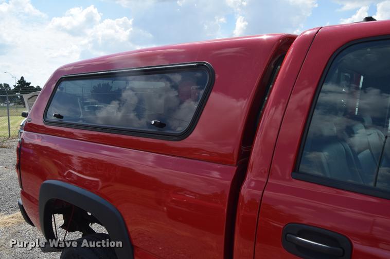 image for item L2520 2006 Chevrolet Silverado 2500HD Crew Cab pickup truck