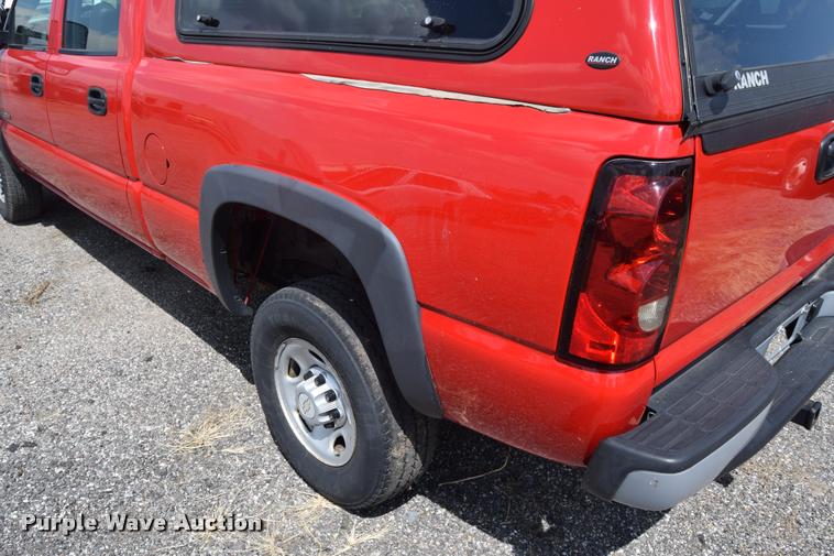 image for item L2520 2006 Chevrolet Silverado 2500HD Crew Cab pickup truck