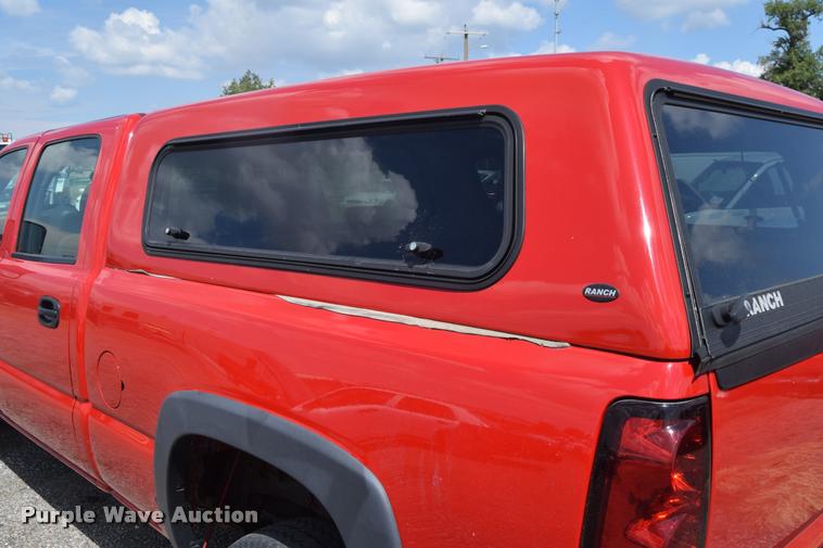 image for item L2520 2006 Chevrolet Silverado 2500HD Crew Cab pickup truck