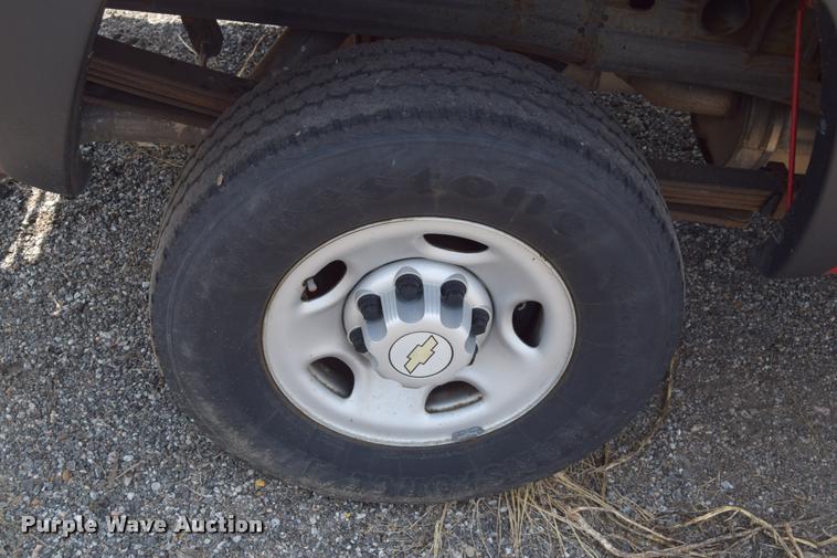 image for item L2520 2006 Chevrolet Silverado 2500HD Crew Cab pickup truck