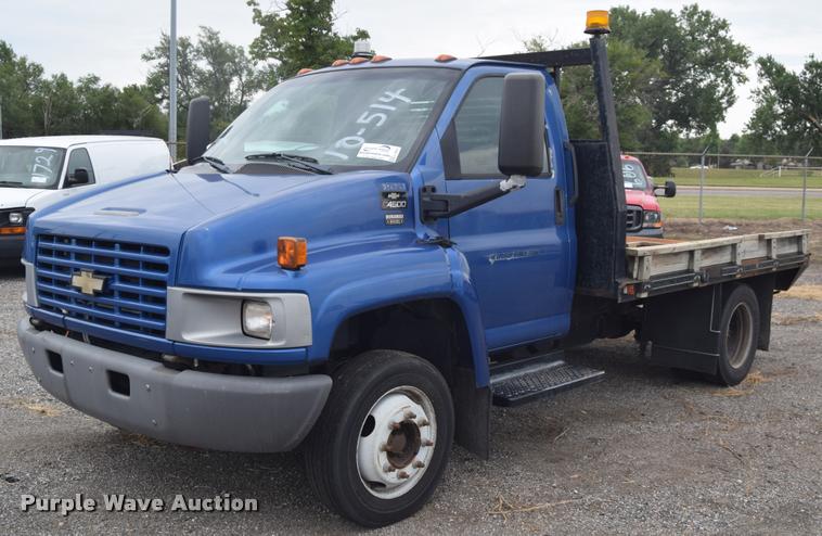 image for item L2521 2003 Chevrolet C4500 flatbed truck
