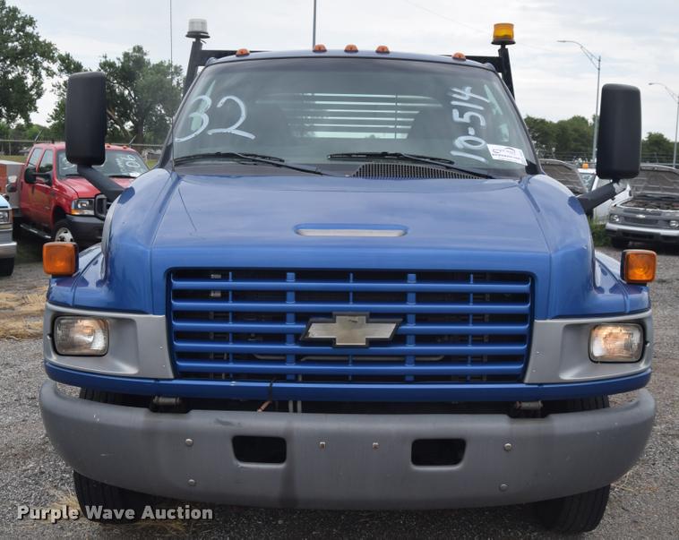 image for item L2521 2003 Chevrolet C4500 flatbed truck