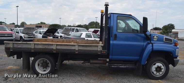 image for item L2521 2003 Chevrolet C4500 flatbed truck