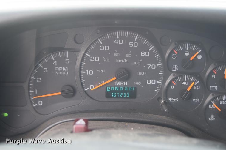 image for item L2521 2003 Chevrolet C4500 flatbed truck