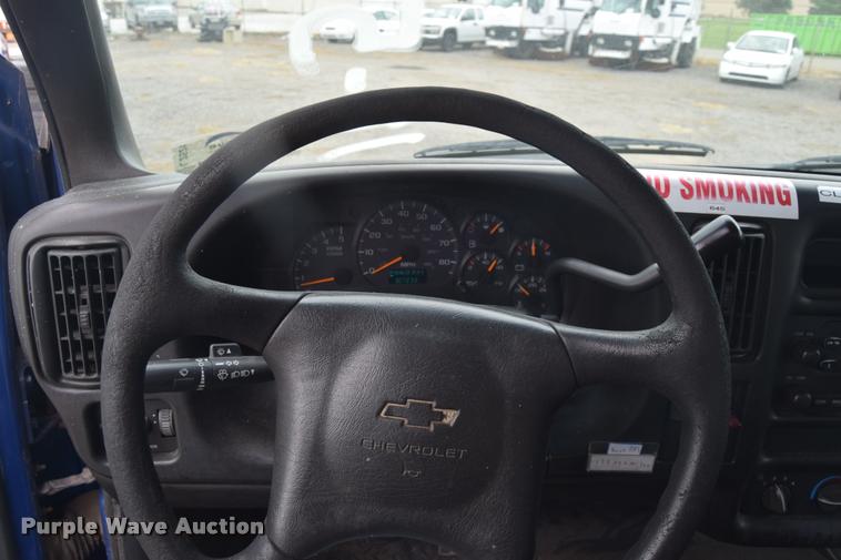 image for item L2521 2003 Chevrolet C4500 flatbed truck