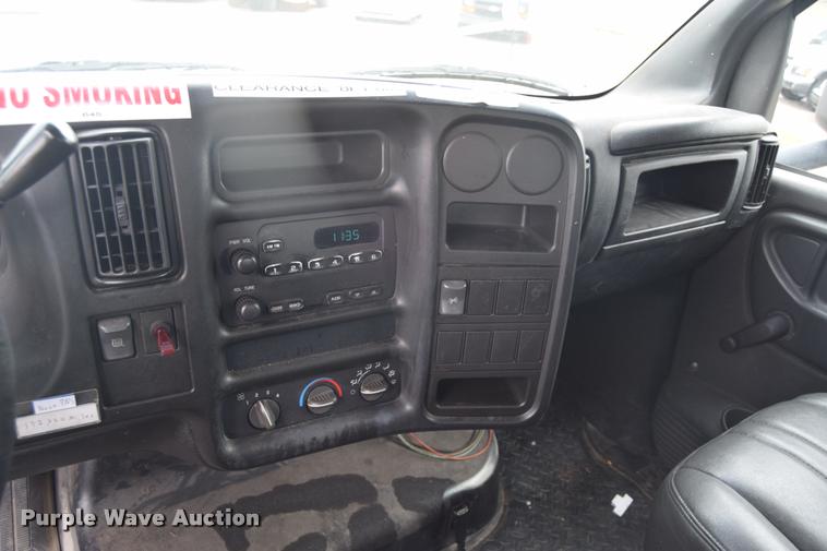 image for item L2521 2003 Chevrolet C4500 flatbed truck