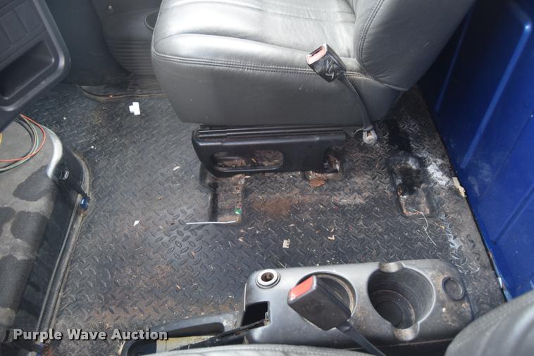 image for item L2521 2003 Chevrolet C4500 flatbed truck