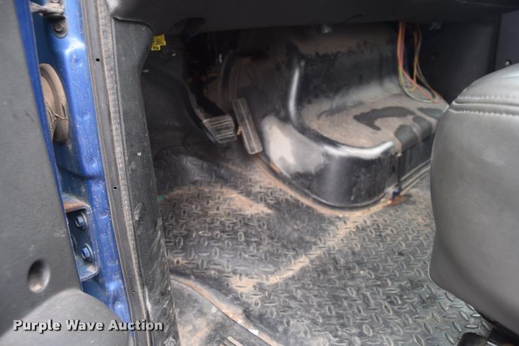 image for item L2521 2003 Chevrolet C4500 flatbed truck