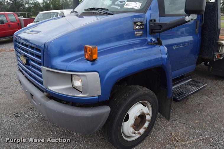 image for item L2521 2003 Chevrolet C4500 flatbed truck