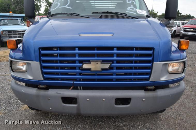 image for item L2521 2003 Chevrolet C4500 flatbed truck