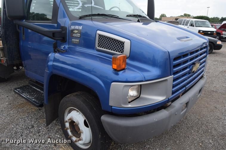 image for item L2521 2003 Chevrolet C4500 flatbed truck