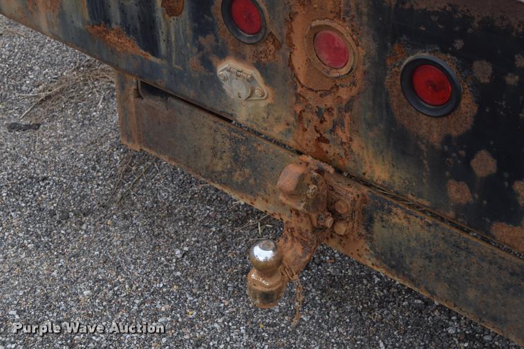 image for item L2521 2003 Chevrolet C4500 flatbed truck