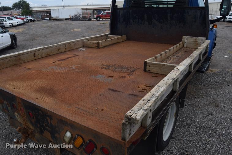 image for item L2521 2003 Chevrolet C4500 flatbed truck