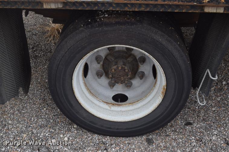 image for item L2521 2003 Chevrolet C4500 flatbed truck