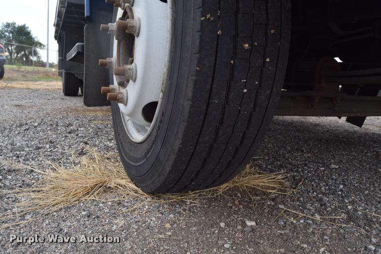 image for item L2521 2003 Chevrolet C4500 flatbed truck