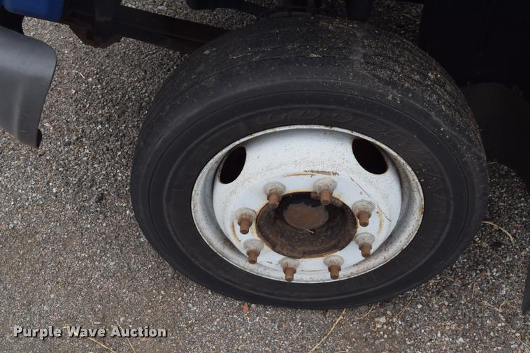 image for item L2521 2003 Chevrolet C4500 flatbed truck