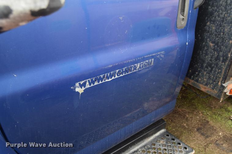 image for item L2521 2003 Chevrolet C4500 flatbed truck