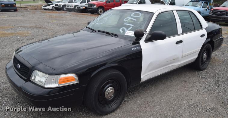image for item L2522 2010 Ford Crown Victoria Police Interceptor