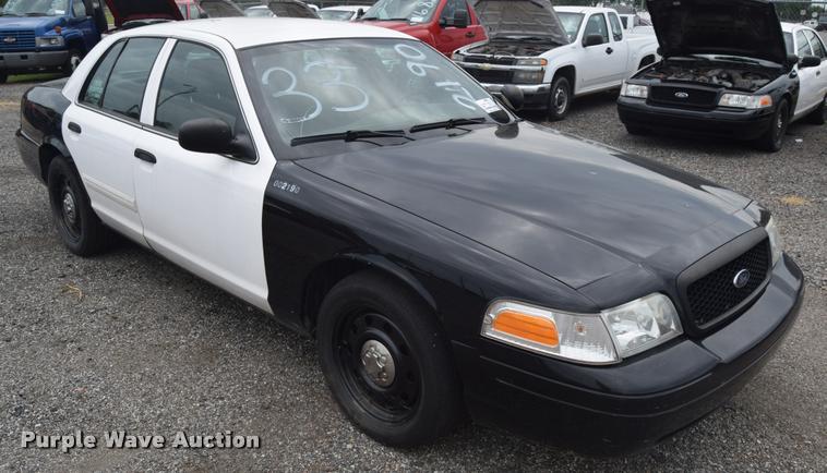 image for item L2522 2010 Ford Crown Victoria Police Interceptor