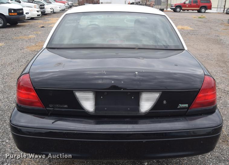 image for item L2522 2010 Ford Crown Victoria Police Interceptor