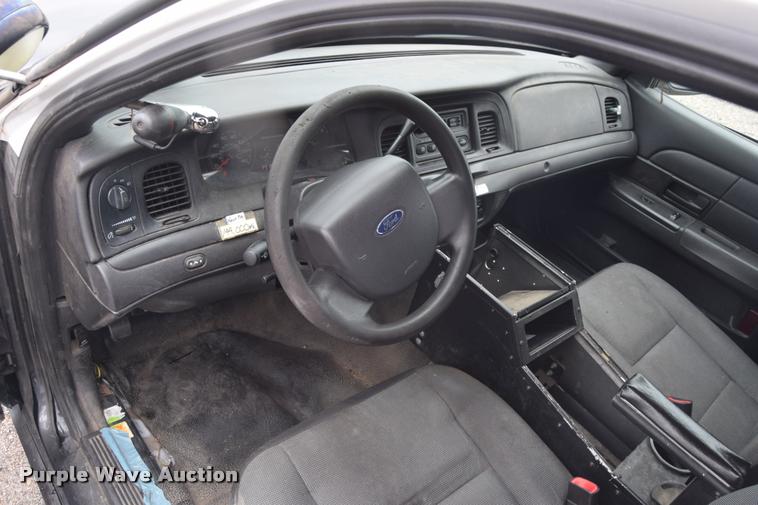 image for item L2522 2010 Ford Crown Victoria Police Interceptor