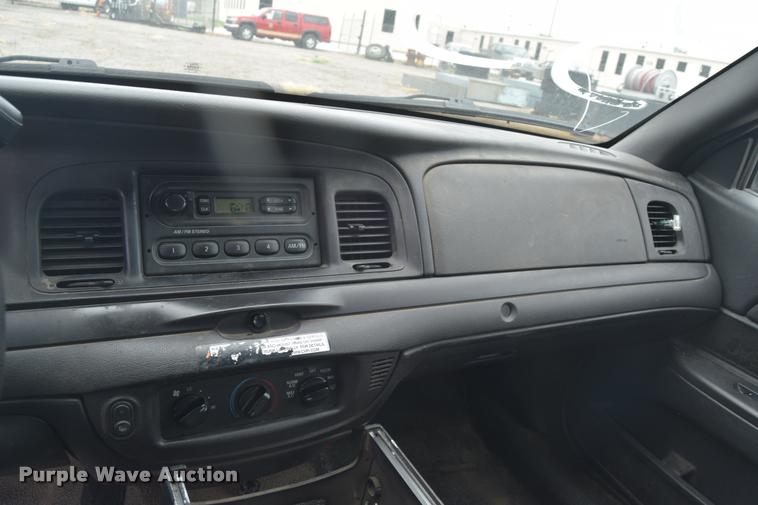 image for item L2522 2010 Ford Crown Victoria Police Interceptor