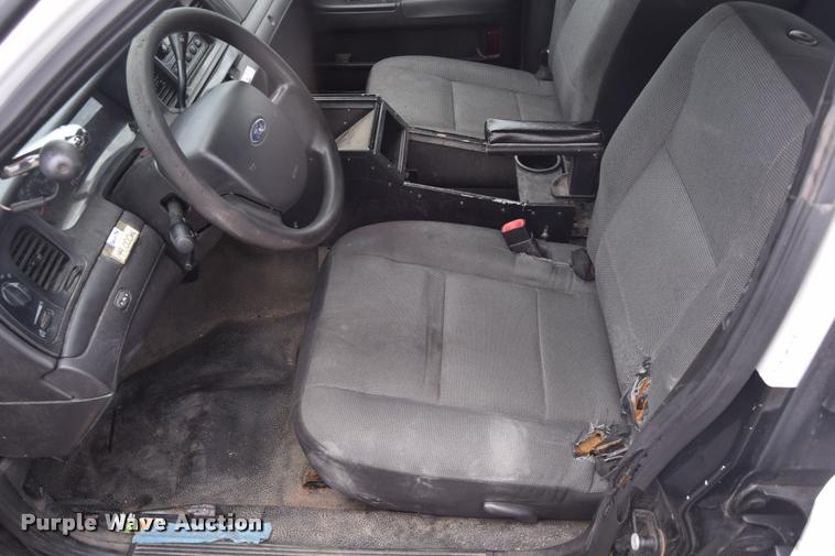 image for item L2522 2010 Ford Crown Victoria Police Interceptor