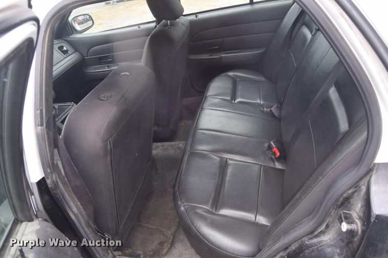 image for item L2522 2010 Ford Crown Victoria Police Interceptor