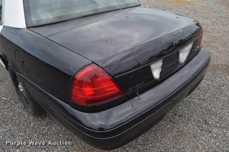 image for item L2522 2010 Ford Crown Victoria Police Interceptor