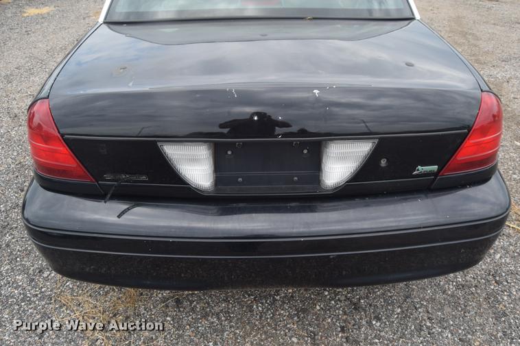 image for item L2522 2010 Ford Crown Victoria Police Interceptor